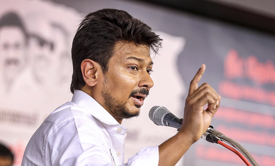 “எம்எல்ஏக்களை வாங்குவதை விடுங்கள்... கர்நாடகாவிடம் நமக்கான நீரை வாங்க கவனம் செலுத்துங்கள்!” - உதயநிதி ஸ்டாலின் தாக்கு